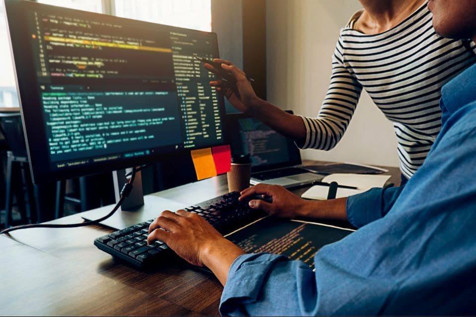 Desarrollo Full-stack: Uniendo Frontend y Backend con Maestría